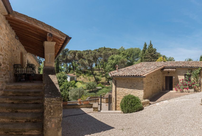 borgo-di-toppo_esterne_203pan